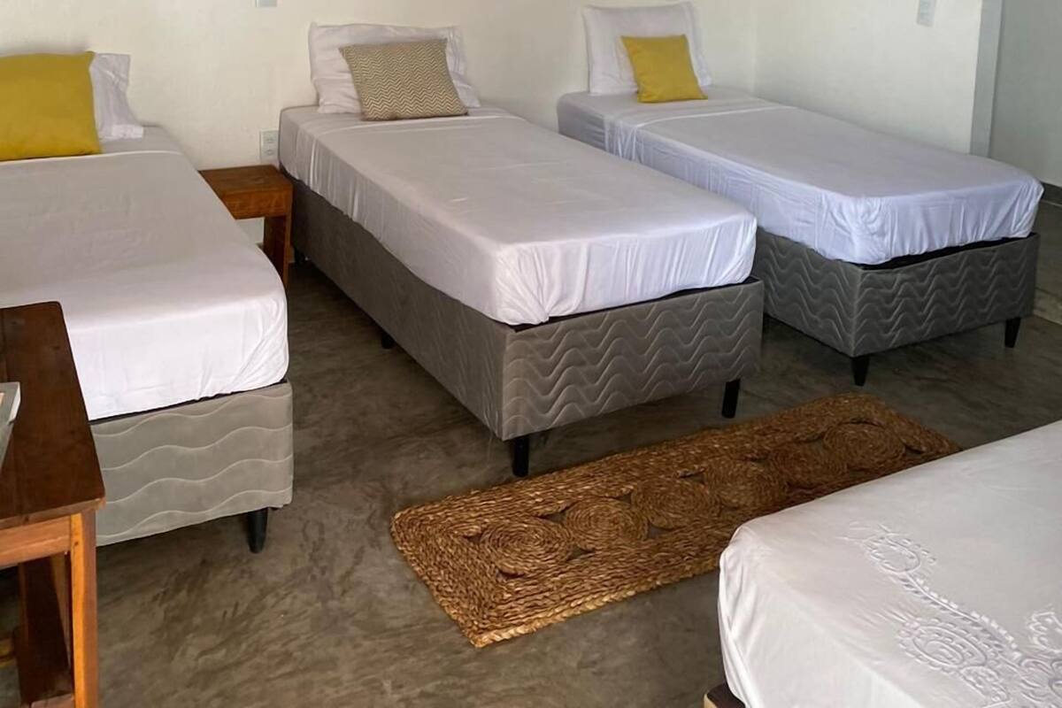 أغطية فراش متميزة وميني بار وتجهيزات عازلة للصوت وواي فاي مجانًا