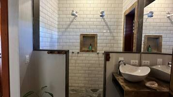 Artículos de tocador gratuitos, toallas, jabón, shampoo