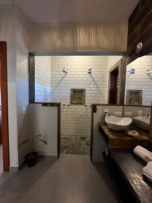Chambre Quadruple Luxe, vue mer | Salle de bain