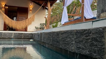 10 piscinas al aire libre, sillones reclinables de piscina
