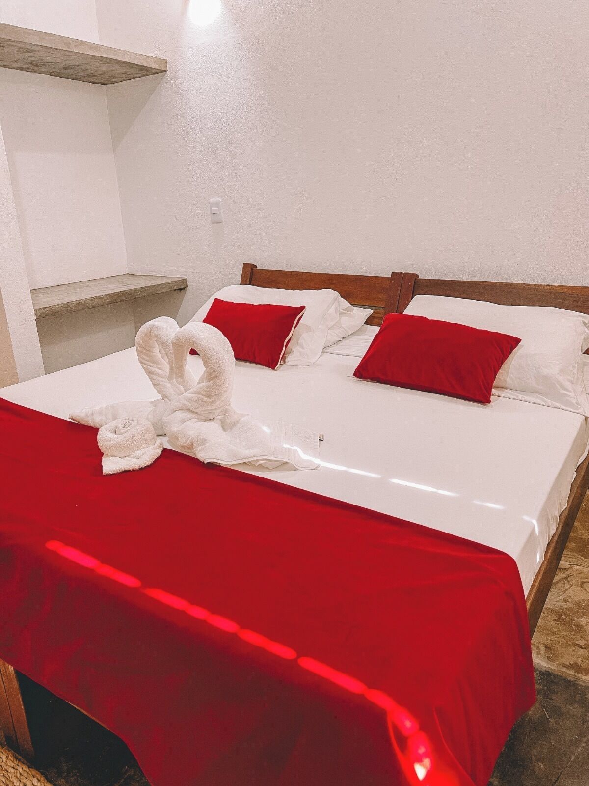 Ropa de cama de alta calidad, minibar y escritorio 