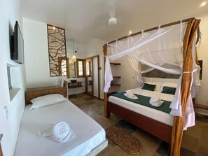 Escritorio y espacio para trabajar con laptop