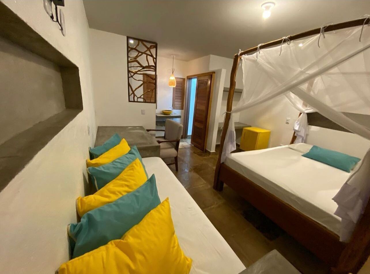 Ropa de cama de alta calidad, minibar y escritorio 