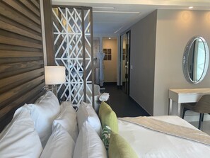 2 slaapkamers, een strijkplank/strijkijzer, internet, beddengoed
