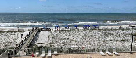 Hồ bơi ngoài trời