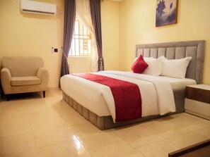 Deluxe Single Room, Bay View | Desk, laptop workspace, free WiFi