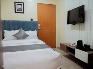 Classic Studio, Bay View | Desk, laptop workspace, free WiFi