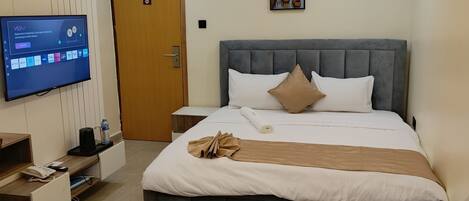 Luxury-Einzelzimmer, Buchtblick | Schreibtisch, laptopgeeigneter Arbeitsplatz, kostenloses WLAN