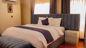 Superior Suite, Bay View | Meja, ruang kerja komputer riba, Wi-fi percuma