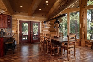 Cabin, nhiều giường, sân hiên (Grand Wildlife Lodge) | Khu ăn uống
