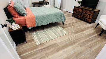 3 habitaciones, tabla de planchar con plancha, wifi y ropa de cama