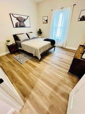 3 chambres, fer et planche à repasser, Wi-Fi, draps fournis