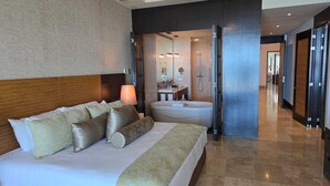Luxe suite, privézwembad, uitzicht op het strand