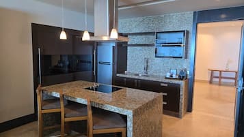 奢華套房, 私人泳池, 海灘景觀 | 高級寢具、客房內保險箱、遮光布/窗簾、隔音