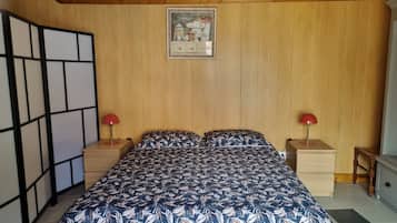 2 bedrooms, iron/ironing board, Internet, bed sheets