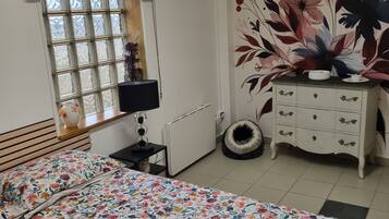2 dormitorios, tabla de planchar con plancha, Internet y ropa de cama