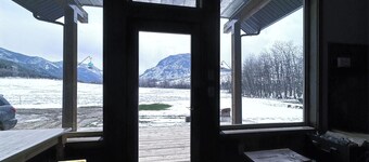 Spectacular Mountain Cabin in the heart of East Rosebud Mountains