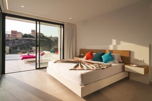 3 bedrooms, desk, iron/ironing board, travel cot