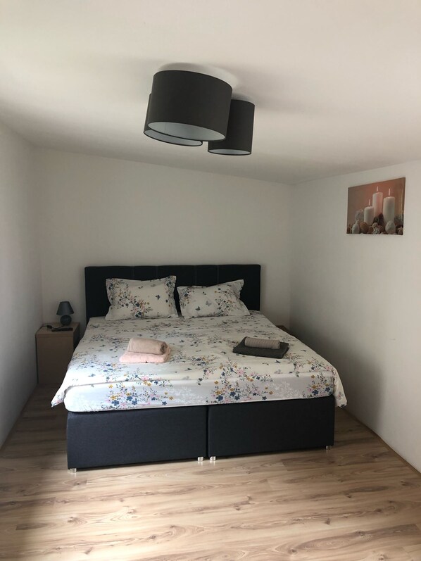 1 bedroom, free WiFi, bed sheets