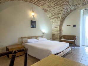 1 habitación y ropa de cama 