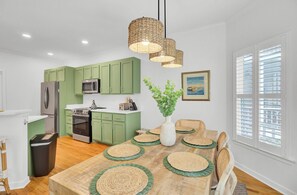 Dining - Award-Winning Resort Amenities | Grand Pavilion 70 (Isle Of Palms)