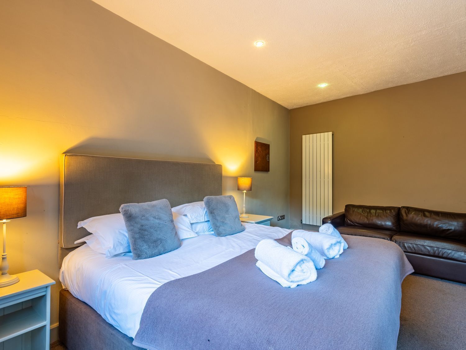 7 makuuhuonetta, yksilöllisesti sisustettu, yksilöllisesti kalustettu