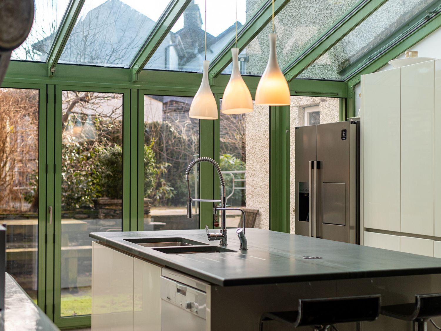 Dishwasher, cookware/dishes/utensils