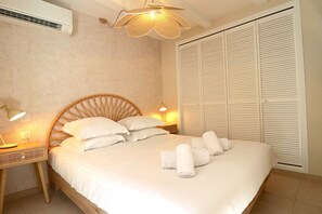 2 bedrooms, iron/ironing board, free WiFi, bed sheets - New! Beach Escape in Old Antibes (Antibes)