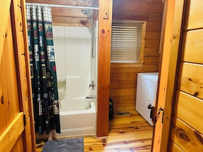 Hair dryer, towels, soap, shampoo - Hawk's View-a piece of Southern Comfort (Morganton)