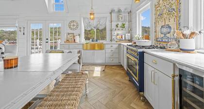 Charming Brazos River Front Cottage perfect for Stargazing, Tranquil and Private