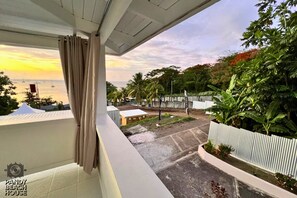 Property grounds - Ocean View 3-bedroom Apartment in Grand Anse with AC (Saint George)