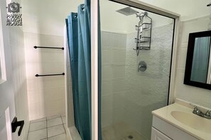Dusche, Handtücher, Seife, Toilettenpapier