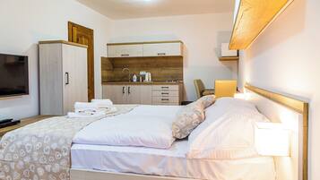 Iron/ironing board, travel crib, free WiFi, bed sheets