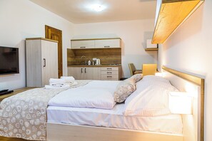 1 bedroom, iron/ironing board, travel cot, free WiFi