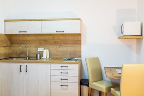 Fridge, microwave, stovetop, coffee/tea maker