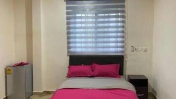 1 bedroom, bed sheets