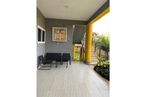 Terrace/patio - Louis  Studio Apartment 3 (Greater Accra)