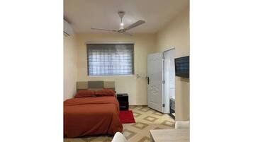 1 bedroom, bed sheets