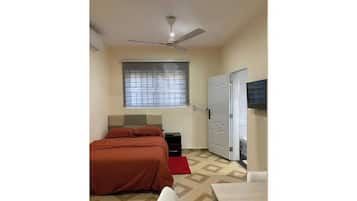 1 bedroom, bed sheets