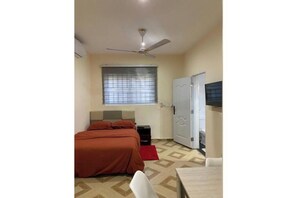 1 bedroom, bed sheets - Louis  Studio Apartment 9 (Greater Accra)