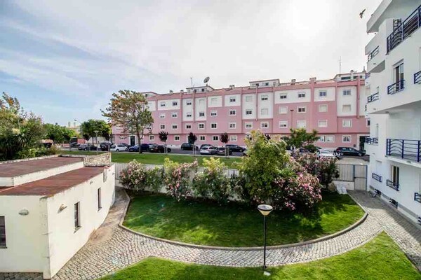 Bright Flat By Carcavelos Beach With Fast Wi-fi - Oeiras