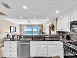 Private kitchen - Treasure Island 605 (Panama City Beach)