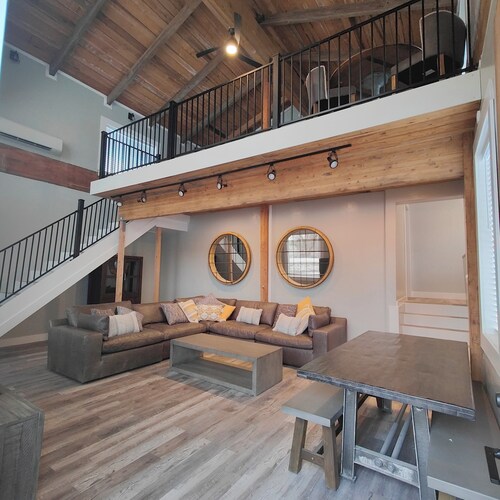 Modern Bunkhouse located in the heart of activity for large groups