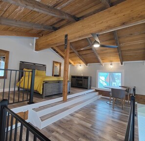 2 bedrooms, WiFi, bed sheets - Modern Bunkhouse located in the heart of activity for large groups (Saint Anthony)