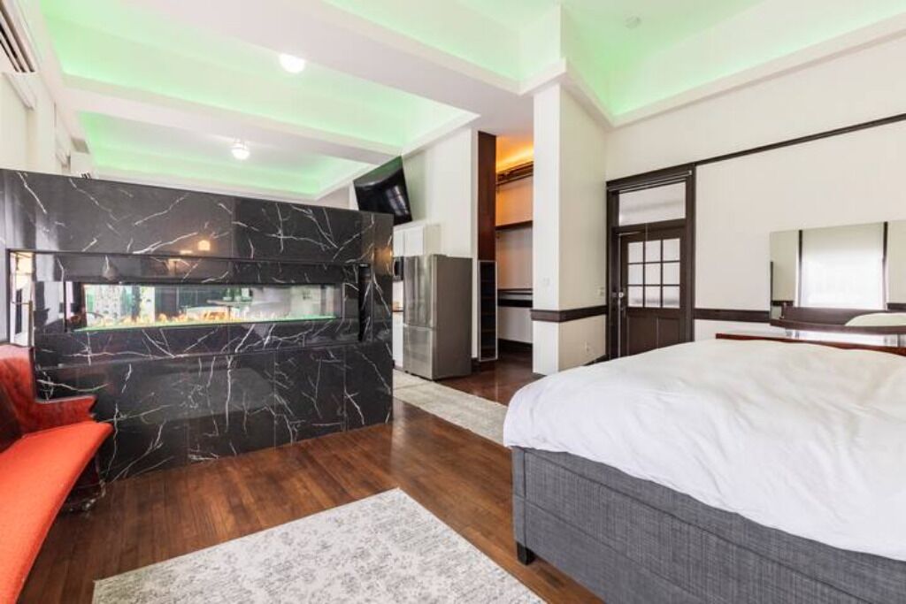 1 habitación, tabla de planchar con plancha, internet y ropa de cama 