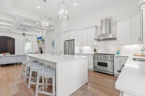 House, Multiple Beds (Sea Esta Villa) | Private kitchen