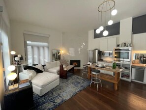 Living area - Rooftop Luxury Loft Fireplace Gym Bball EV+ (Buffalo)