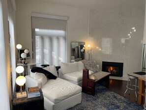 Living area - Rooftop Luxury Loft Fireplace Gym Bball EV+ (Buffalo)