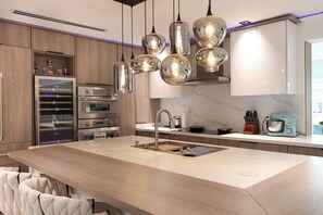 Micro-ondas, fogão, cooktop, lava-louças