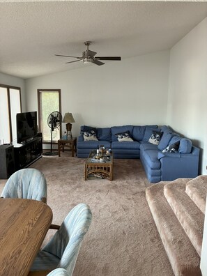 Living area - 3-bedroom House on the Water at the Lake of the Ozarks -3 Mile Marker (Eldon)